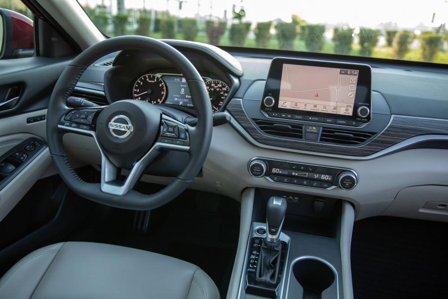 Торпедо Nissan Altima Platinum Edition ONE 2018 года  (фото 12 из 25)
